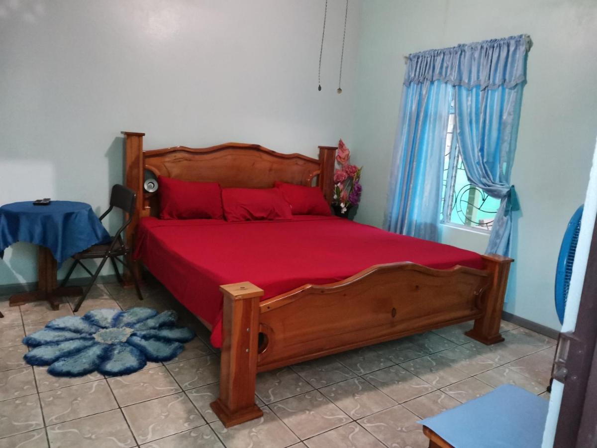 Cabinas Mitchaelle'S Puerto Viejo de Talamanca エクステリア 写真